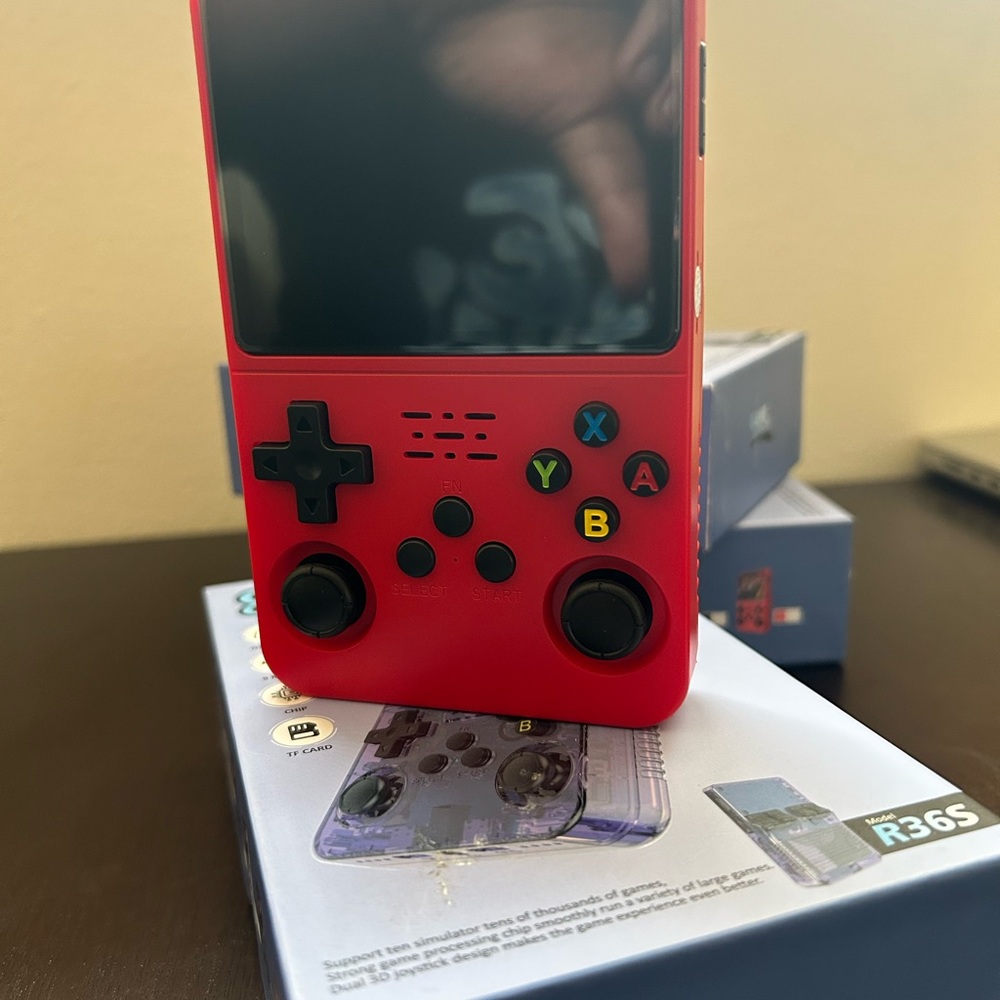 Retro Handheld Gaming R36S - Picture 6 of 9
